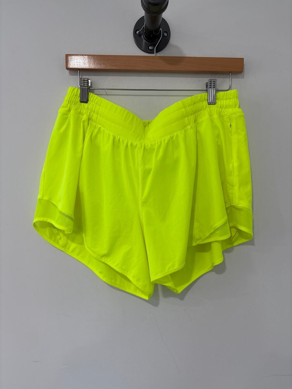 Lululemon Hotty Hot Shorts II 4” Neon Yellow Size 14